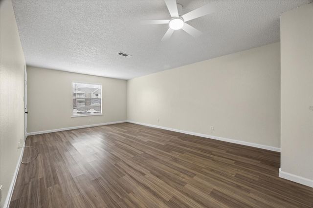 2501 Gulf Fwy 277B, Dickinson, TX 77539