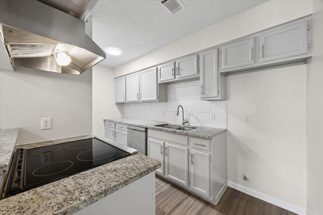 2501 Gulf Fwy 277B, Dickinson, TX 77539
