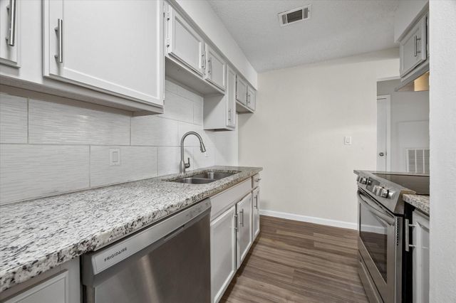 2501 Gulf Fwy 277B, Dickinson, TX 77539
