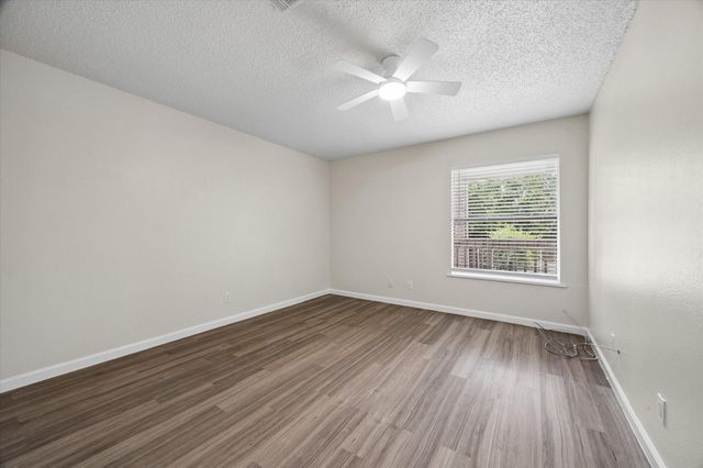 2501 Gulf Fwy 277B, Dickinson, TX 77539
