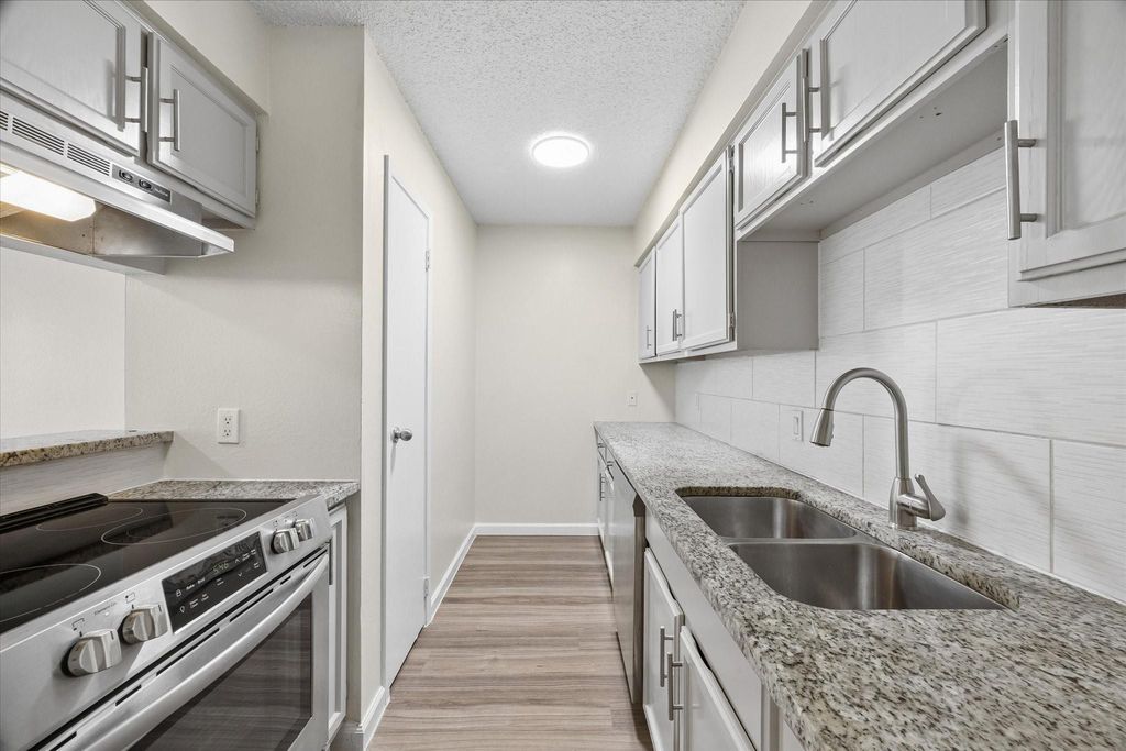 2501 Gulf Fwy 277B, Dickinson, TX 77539