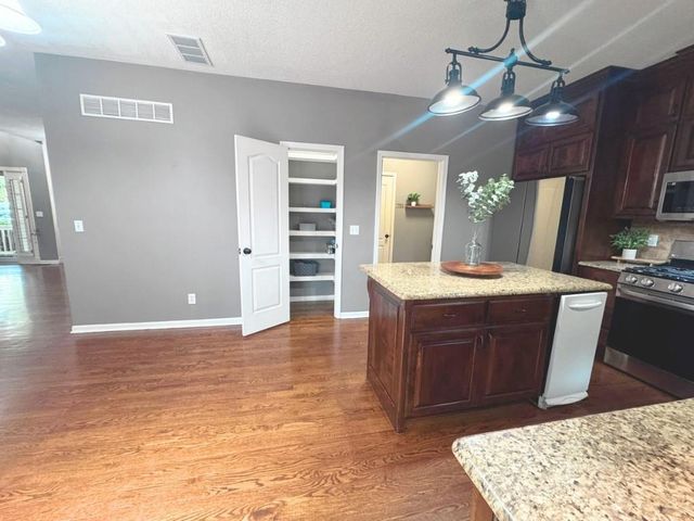 9119 N Camden Avenue, Kansas City, MO 64154