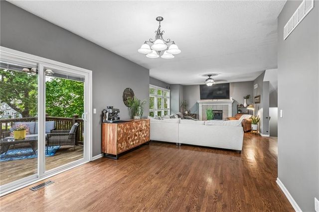 9119 N Camden Avenue, Kansas City, MO 64154