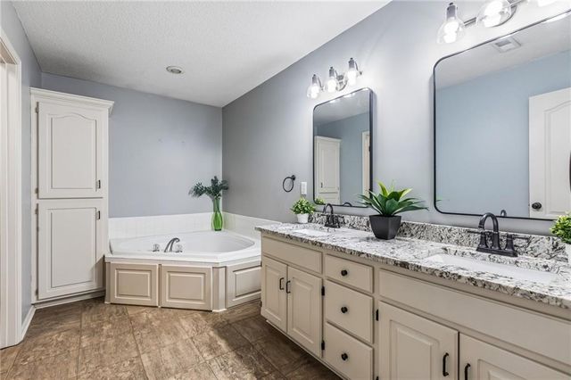 9119 N Camden Avenue, Kansas City, MO 64154