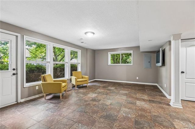 9119 N Camden Avenue, Kansas City, MO 64154