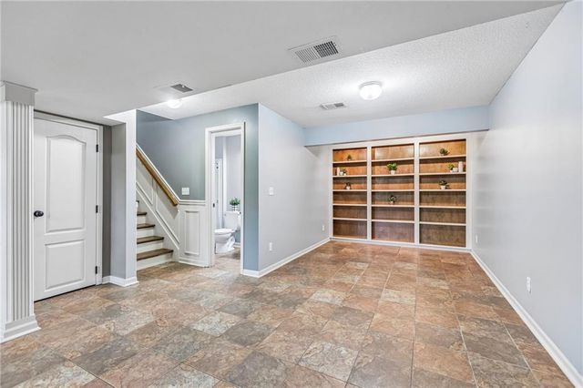 9119 N Camden Avenue, Kansas City, MO 64154