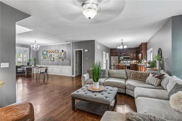 9119 N Camden Avenue, Kansas City, MO 64154