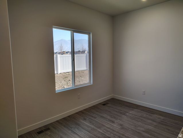 2042 N ESSIE DR, Tooele, UT 84074