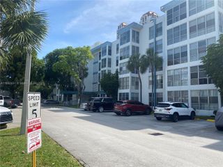 17620 Atlantic Blvd 217, Sunny Isles Beach, FL 33160