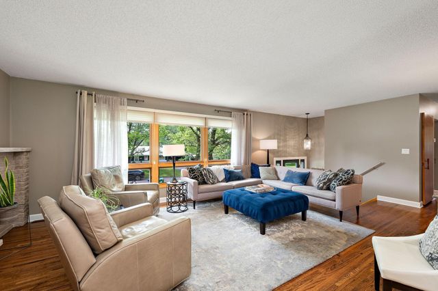 5754 Oakview Lane, Minnetonka, MN 55345