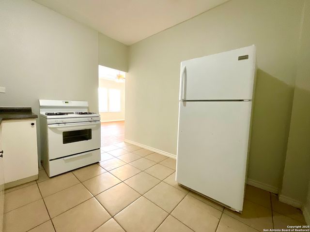 1409 W Woodlawn Ave Apt 5, San Antonio, TX 78201