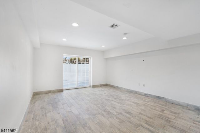 24 Van Pelt Pl C, Little Falls Twp., NJ 07424