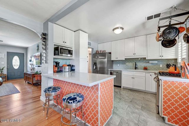 5641 N 8TH Drive, Phoenix, AZ 85013