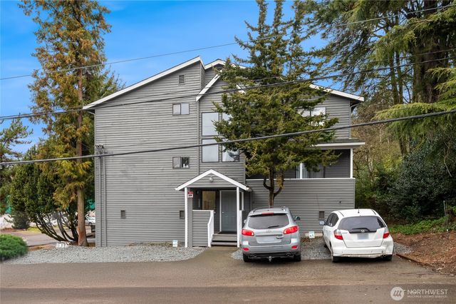 1300 N 107th Street, Seattle, WA 98133