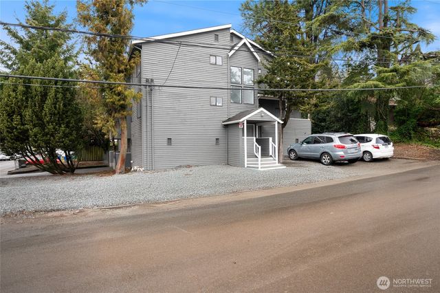 1300 N 107th Street, Seattle, WA 98133