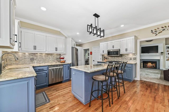 2270 Vincent DRIVE, Brookfield, WI 53045