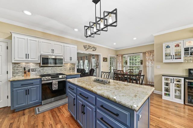 2270 Vincent DRIVE, Brookfield, WI 53045