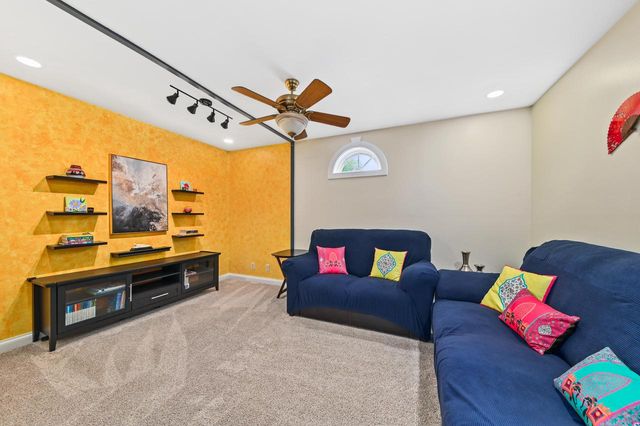 2270 Vincent DRIVE, Brookfield, WI 53045