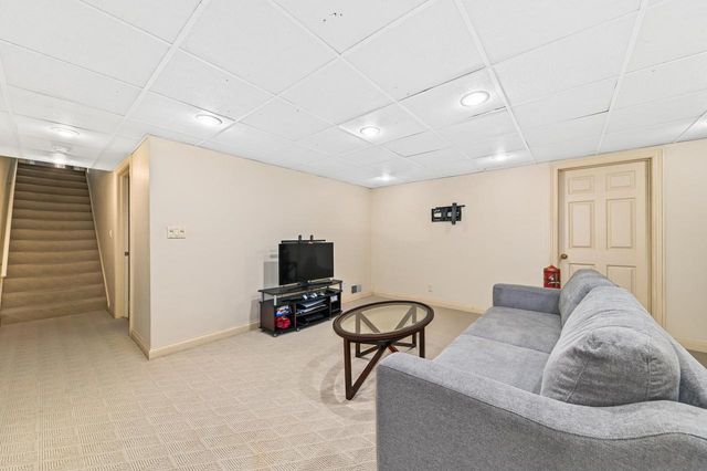 2270 Vincent DRIVE, Brookfield, WI 53045