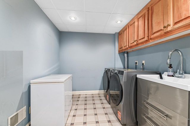 2270 Vincent DRIVE, Brookfield, WI 53045