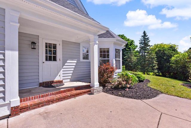2270 Vincent DRIVE, Brookfield, WI 53045
