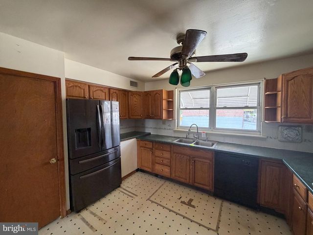 1443 GUILFORD PL, Philadelphia, PA 19122