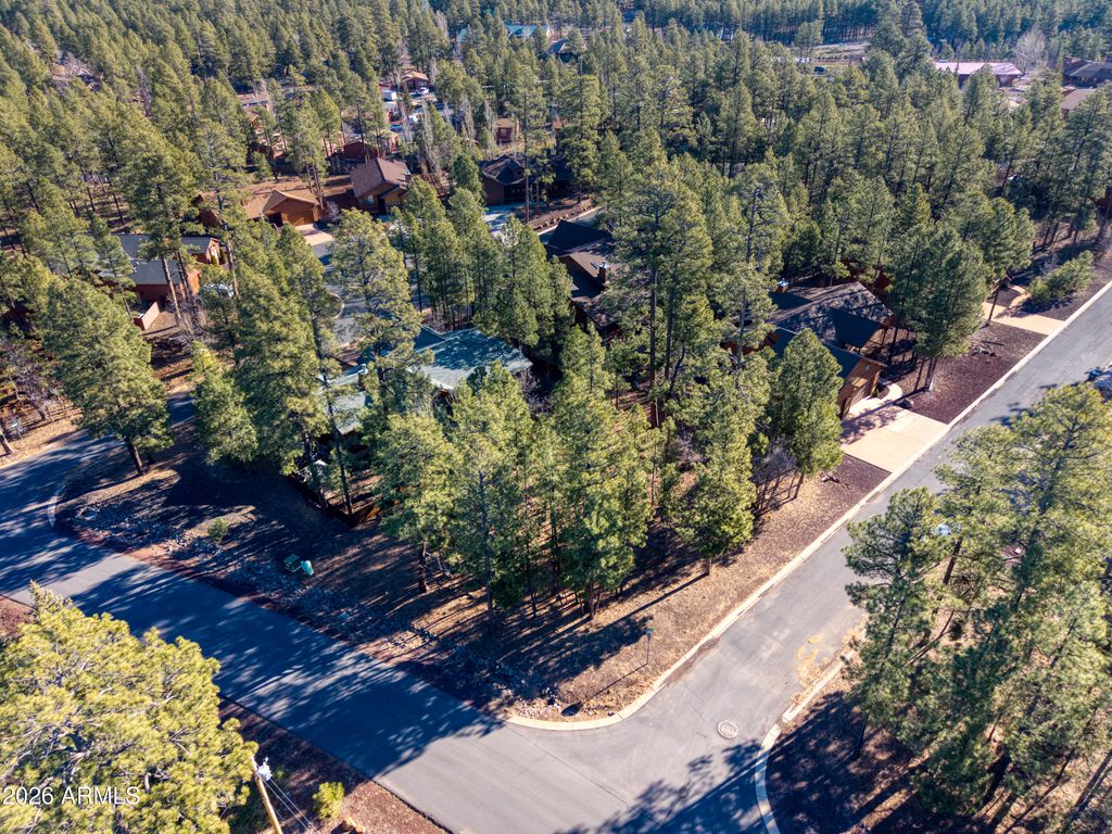 Image 2 of property listing at 5702 HIDDEN OAK Drive 12, Pinetop, AZ 85935