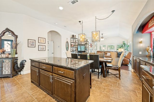 403 Lakeview Drive, Alvarado, TX 76009