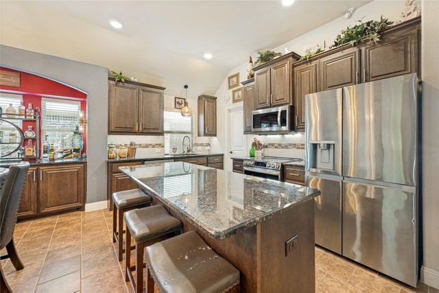 403 Lakeview Drive, Alvarado, TX 76009
