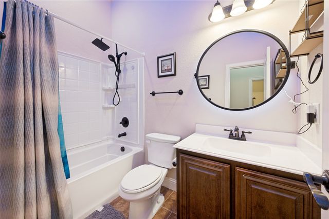403 Lakeview Drive, Alvarado, TX 76009