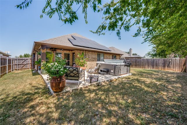403 Lakeview Drive, Alvarado, TX 76009