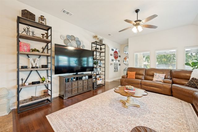 403 Lakeview Drive, Alvarado, TX 76009