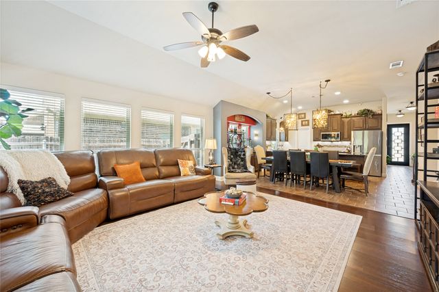 403 Lakeview Drive, Alvarado, TX 76009
