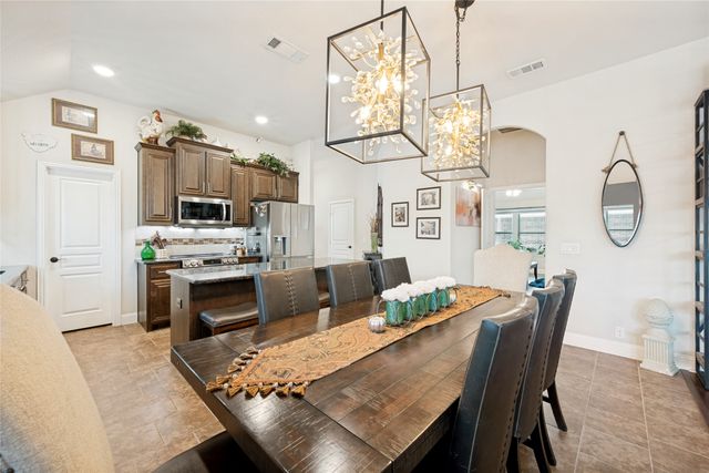 403 Lakeview Drive, Alvarado, TX 76009