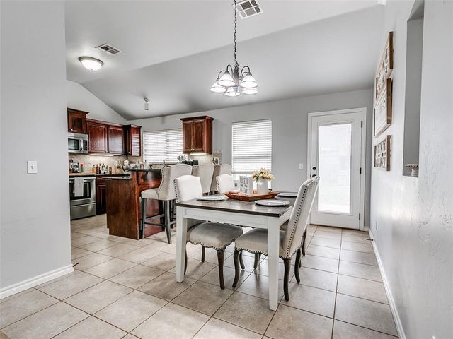 11617 SW 10th Street, Yukon, OK 73099