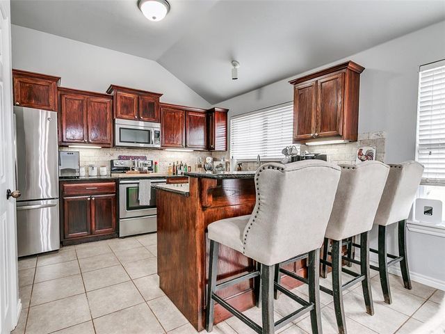 11617 SW 10th Street, Yukon, OK 73099