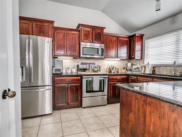 11617 SW 10th Street, Yukon, OK 73099