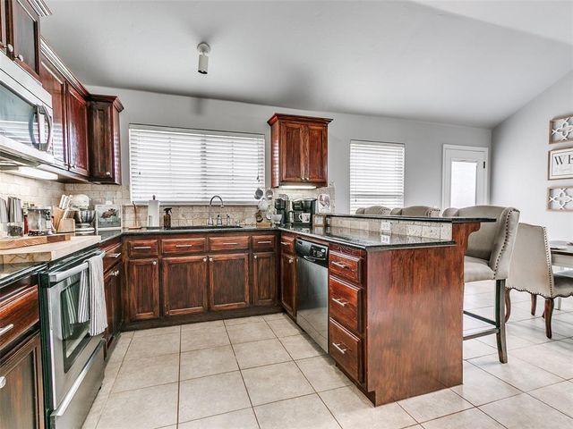 11617 SW 10th Street, Yukon, OK 73099