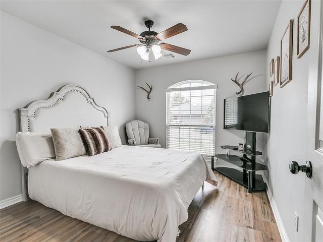 11617 SW 10th Street, Yukon, OK 73099