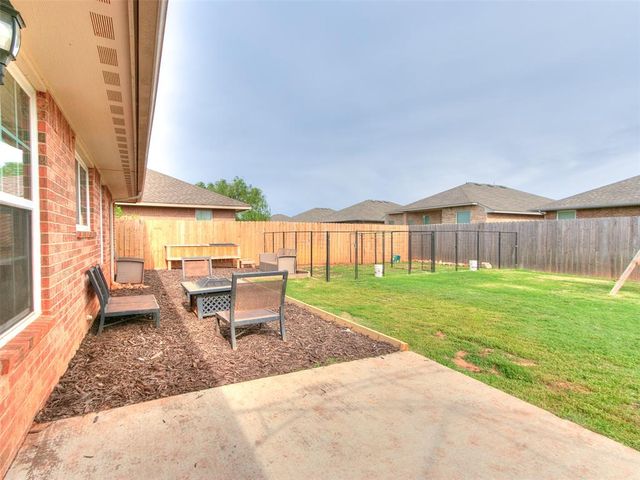 11617 SW 10th Street, Yukon, OK 73099