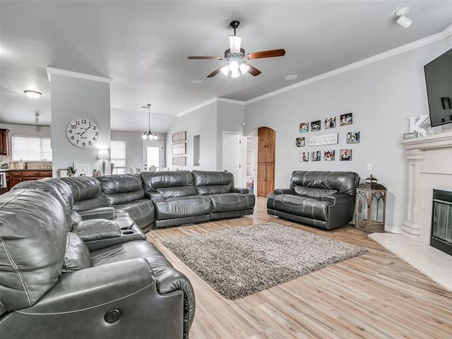 11617 SW 10th Street, Yukon, OK 73099