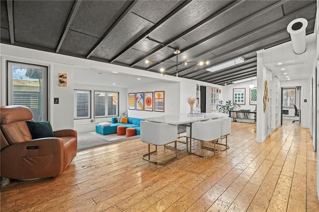 2115 W 71st Terrace, Prairie Village, KS 66208