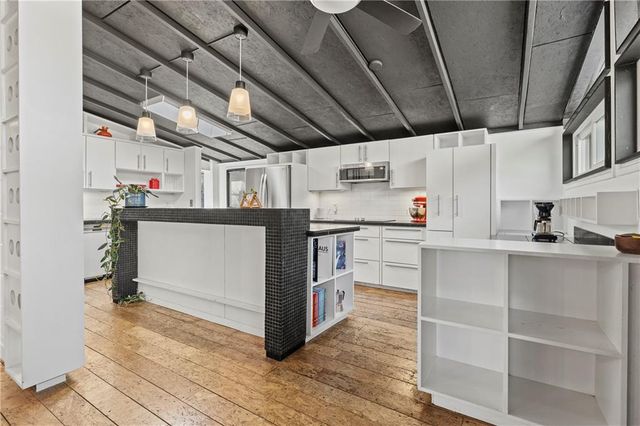 2115 W 71st Terrace, Prairie Village, KS 66208