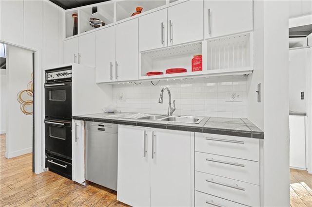 2115 W 71st Terrace, Prairie Village, KS 66208