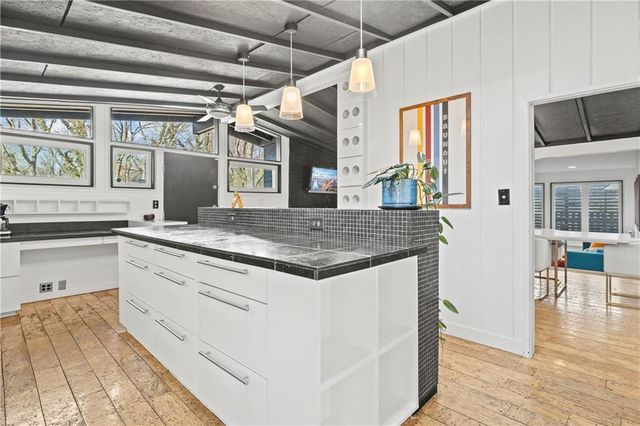 2115 W 71st Terrace, Prairie Village, KS 66208