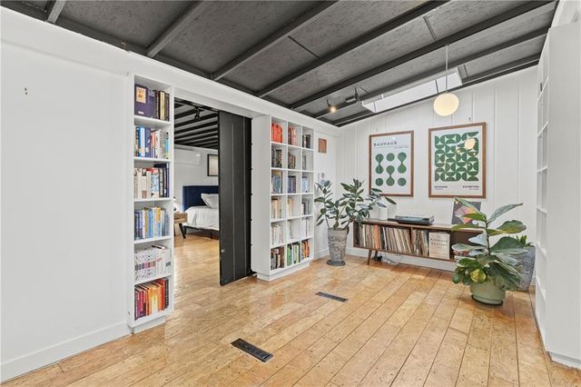 2115 W 71st Terrace, Prairie Village, KS 66208