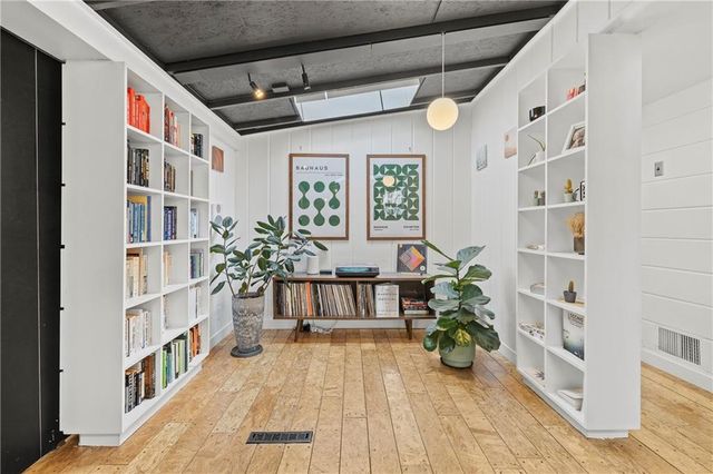 2115 W 71st Terrace, Prairie Village, KS 66208