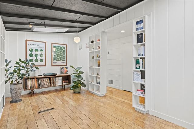 2115 W 71st Terrace, Prairie Village, KS 66208