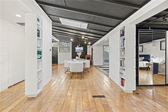 2115 W 71st Terrace, Prairie Village, KS 66208