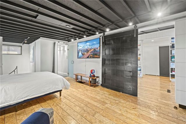 2115 W 71st Terrace, Prairie Village, KS 66208